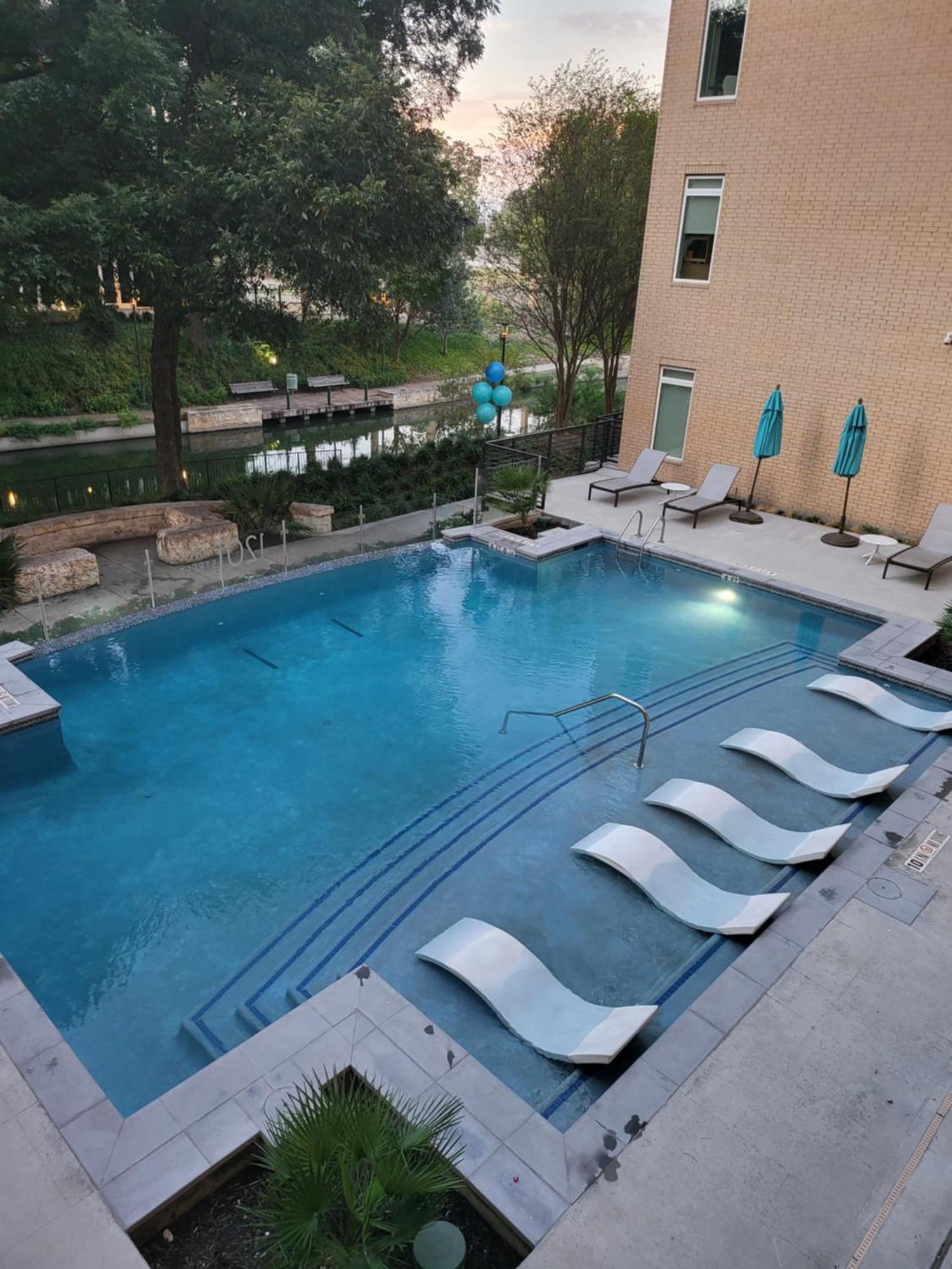 Beautiful Condo On Riverwalk W King Ste Free Parking Pet Friendly Centrally Located On The Riverwalk San Antonio Exteriör bild